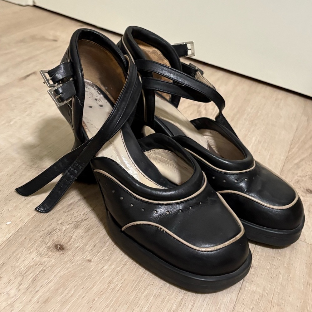 Vintage John fluevog Black and cream Mary Jane heeled Shoes- size 8.5 rare!